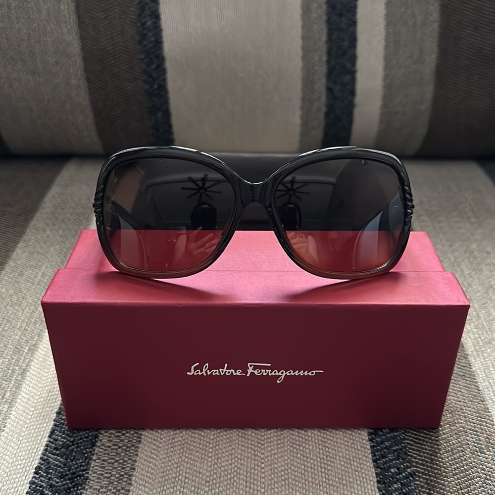 🔥 Salvatore Ferragamo Sunglasses for Women 🔥